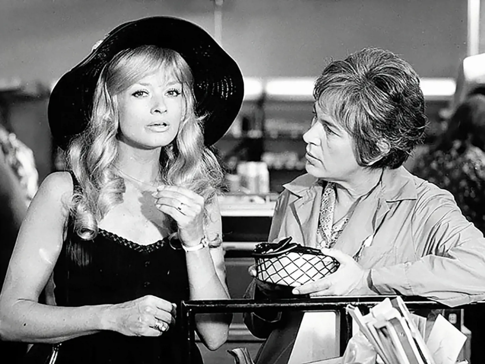 Vo filme síce mala Jana Brejchová občas čiernu parochňu, typické však pre ňu boli blond vlasy. Pre ne a pre výraznú krásu mala prezývku česká Bardotka.
