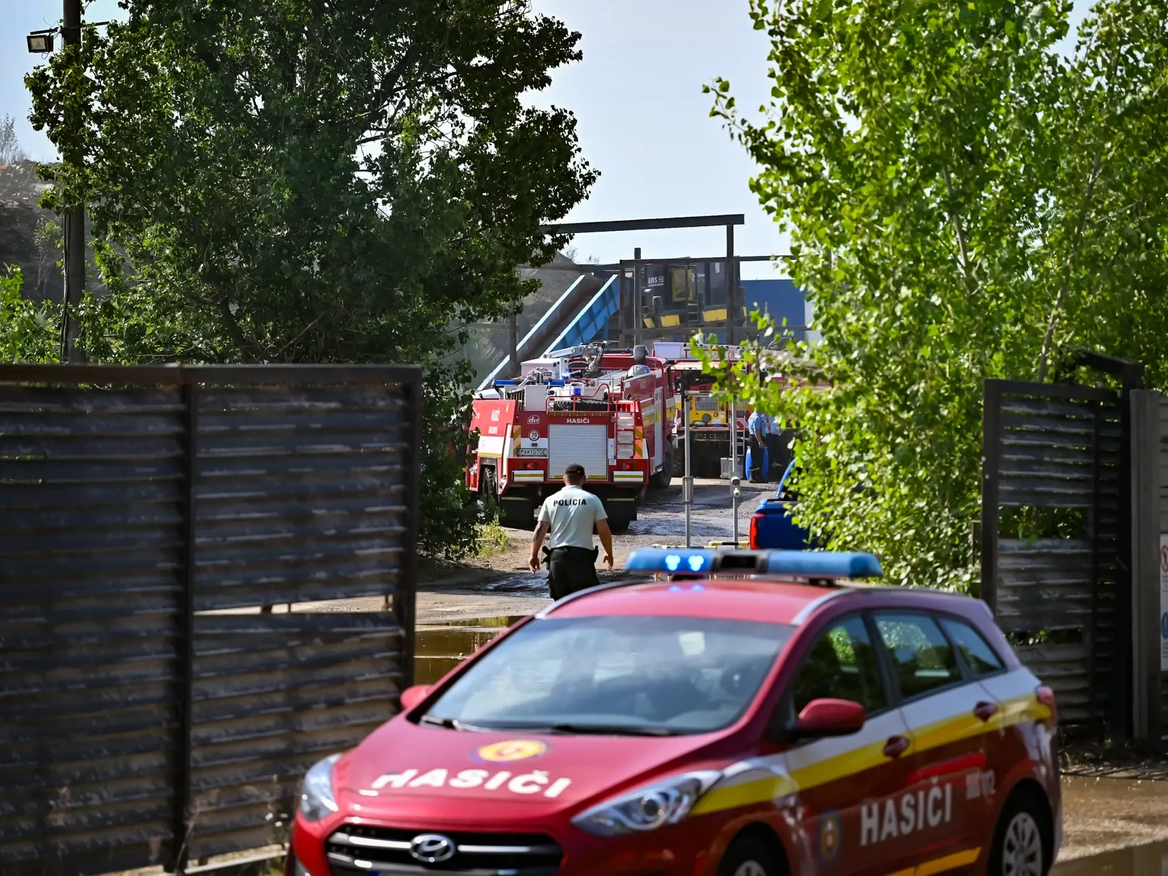 Požiar nelegálnej skládky v Podunajských Biskupiciach 