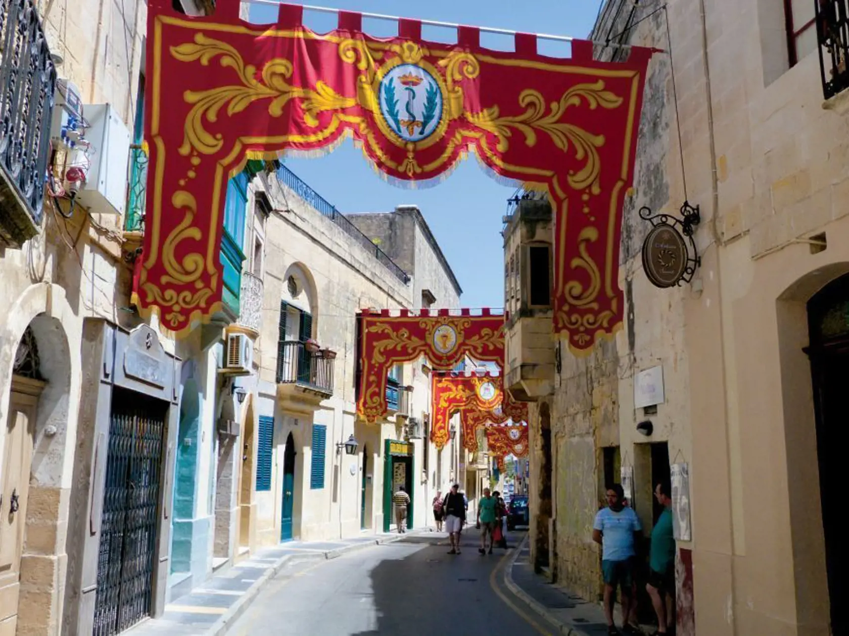 Mesto Rabat je pripravené na sprievod