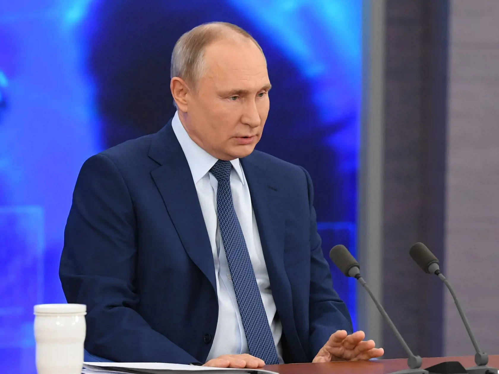 Ruský prezident Vladimir Putin počas video výročnej tlačovej konferencie v Moskve 17. decembra 2020.