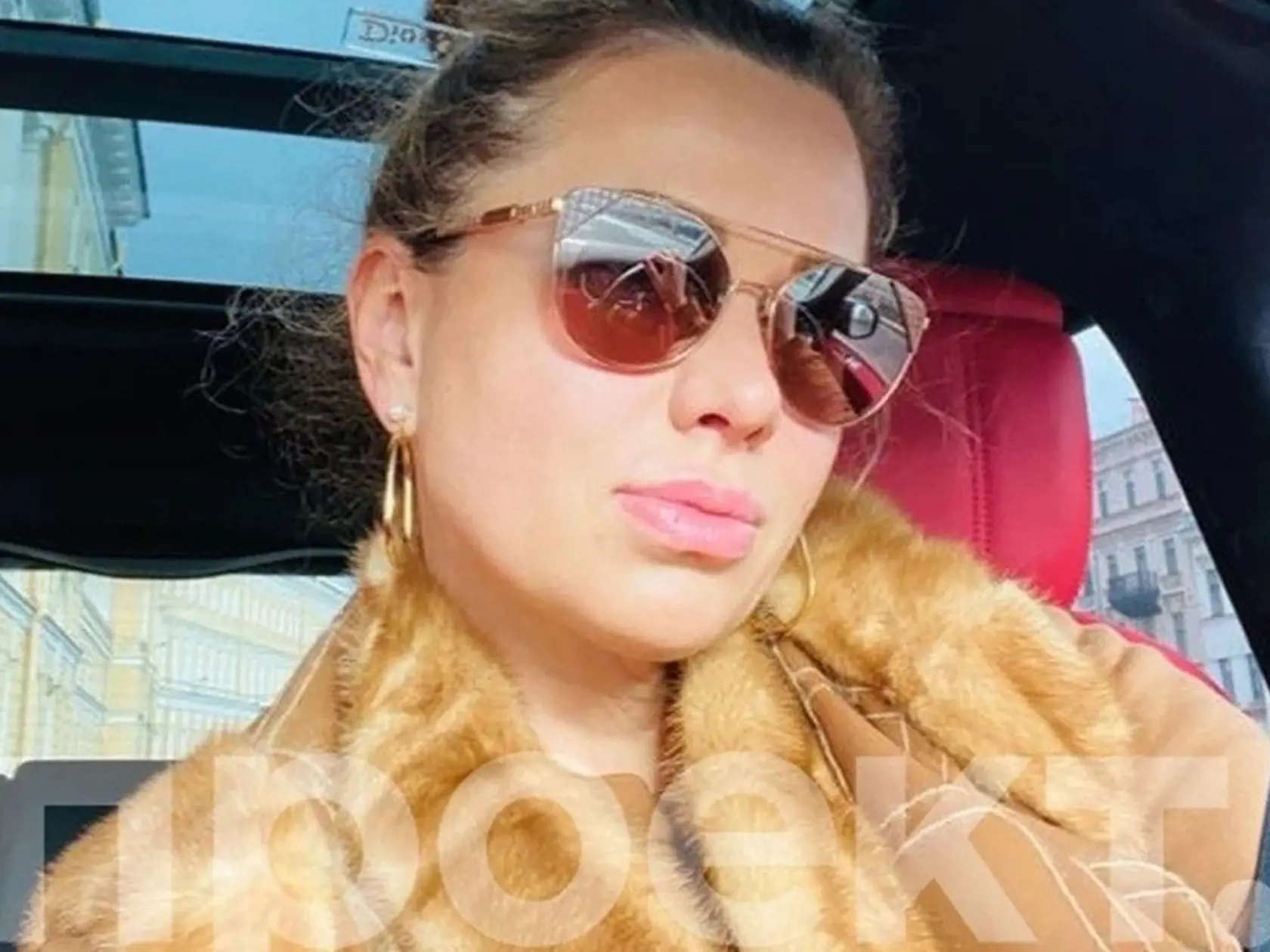 Z ďalšej milenky Svetlany spravil za noc milionárku. Predtým bola upratovačkou.