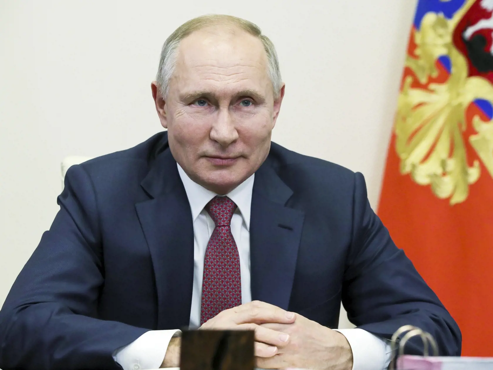 JB 17 Moskva - Ruský prezident Vladimir Putin počas stretnutia s ruským premiérom Michailom Mišustinom cez videokonferenciu v rezidencii Novo-Ogarjovo pri Moskve 30. decembra 2020.