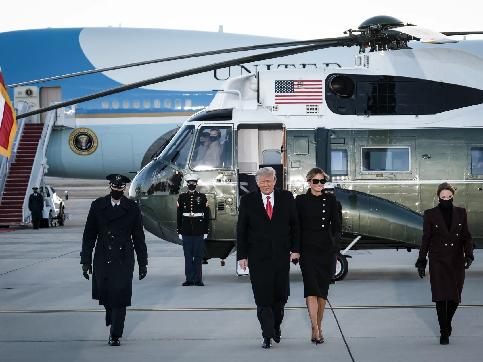 Donald a Melania Trumpovci sa lúčia s Bielym domom.