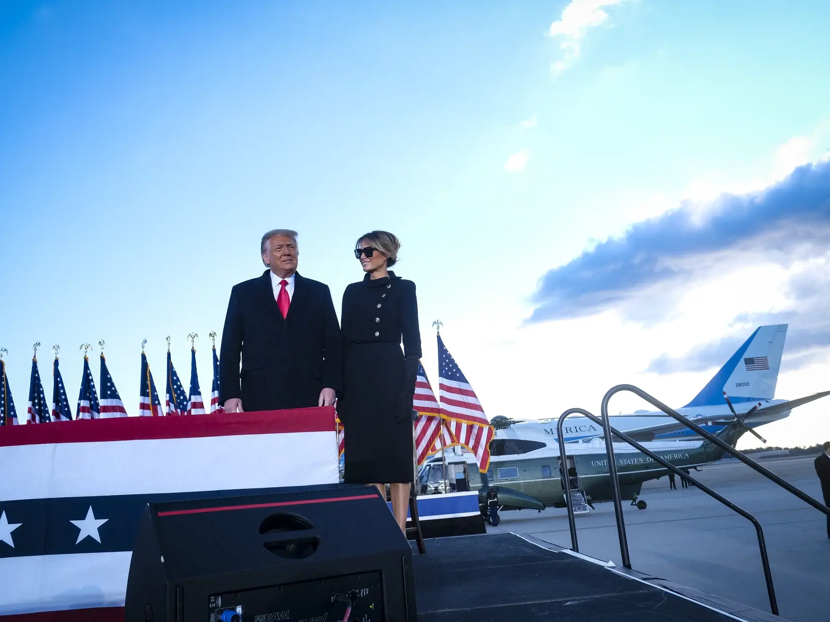 Donald a Melania Trumpovci sa lúčia s Bielym domom.