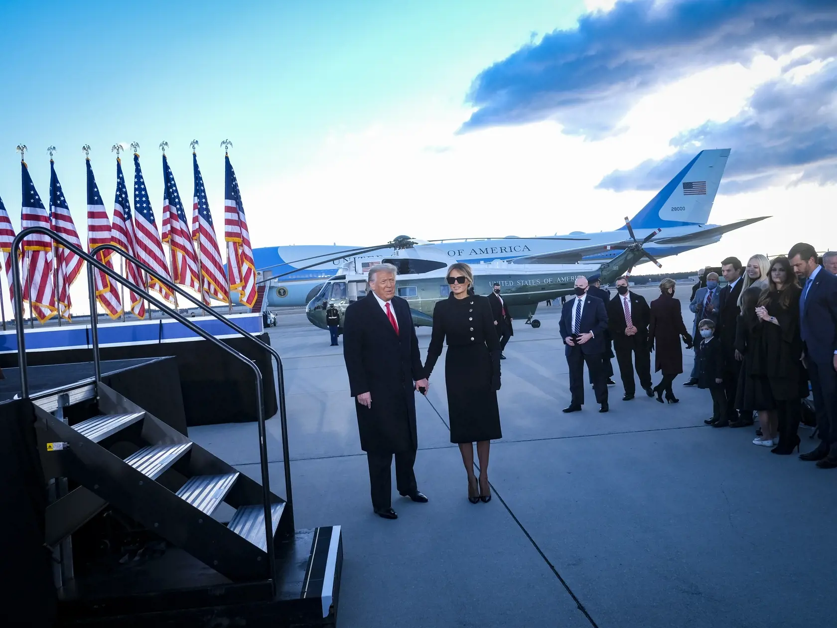 Donald a Melania Trumpovci sa lúčia s Bielym domom.
