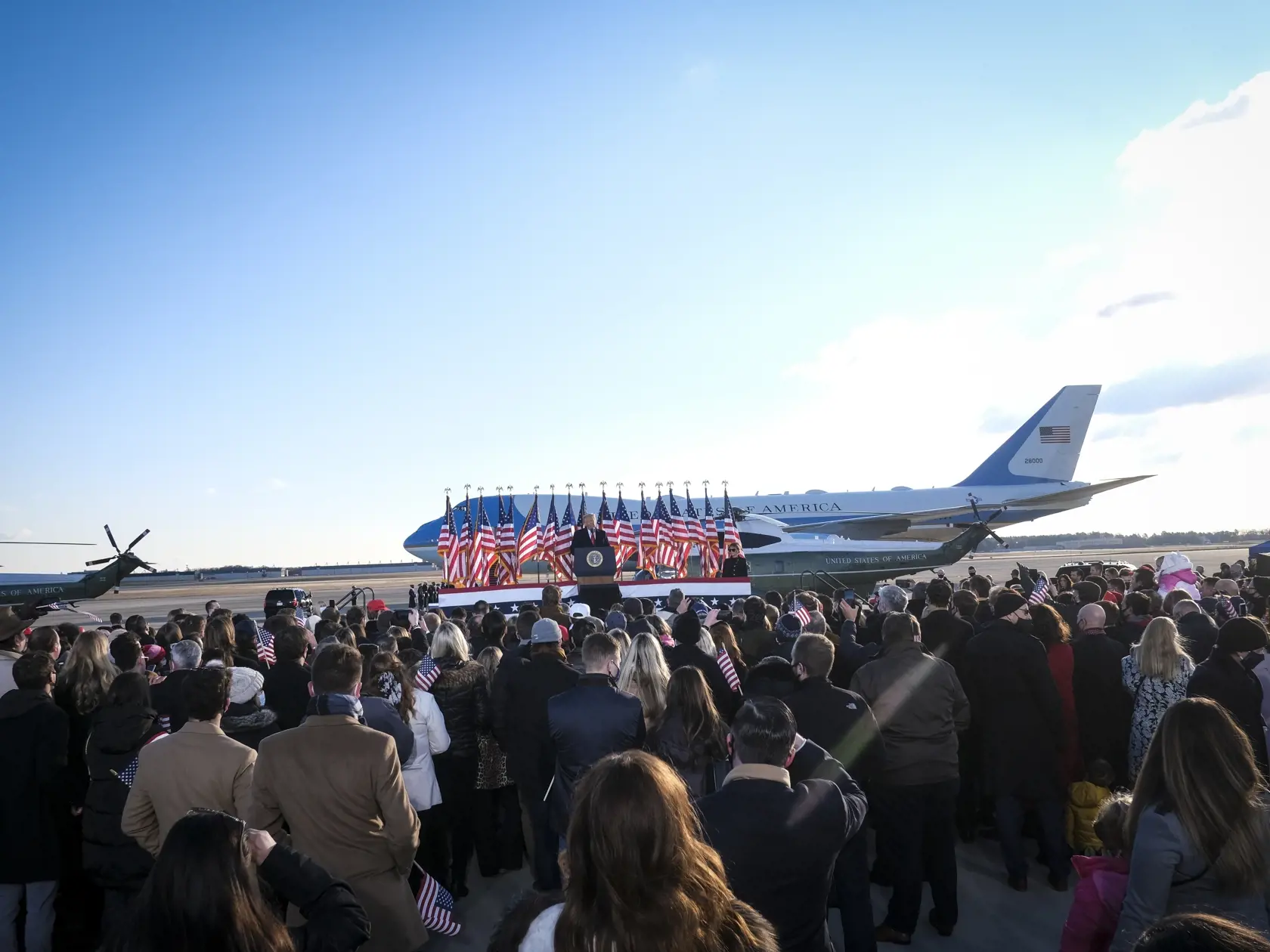 Donald a Melania Trumpovci sa lúčia s Bielym domom.