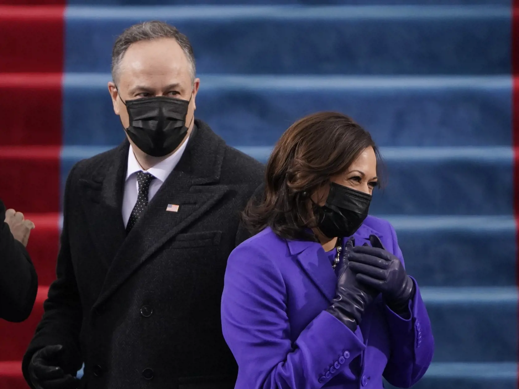 JB 24 Washington - Zvolená americká viceprezidentka Kamala Harrisová (vpravo) s manželom Dougom Emhoffom prichádzajú na inauguráciu 46. prezidenta USA Joea Bidena a 49. viceprezidentky Kamaly Harrisovej v americkom Kapitole vo Washingtone 20. januára 2021. FOTO TASR/AP

Vice President-elect Kamala Harris and her husband Doug Emhoff, arrive for the 59th Presidential Inauguration at the U.S. Capitol in Washington, Wednesday, Jan. 20, 2021. (AP Photo/Patrick Semansky, Pool)