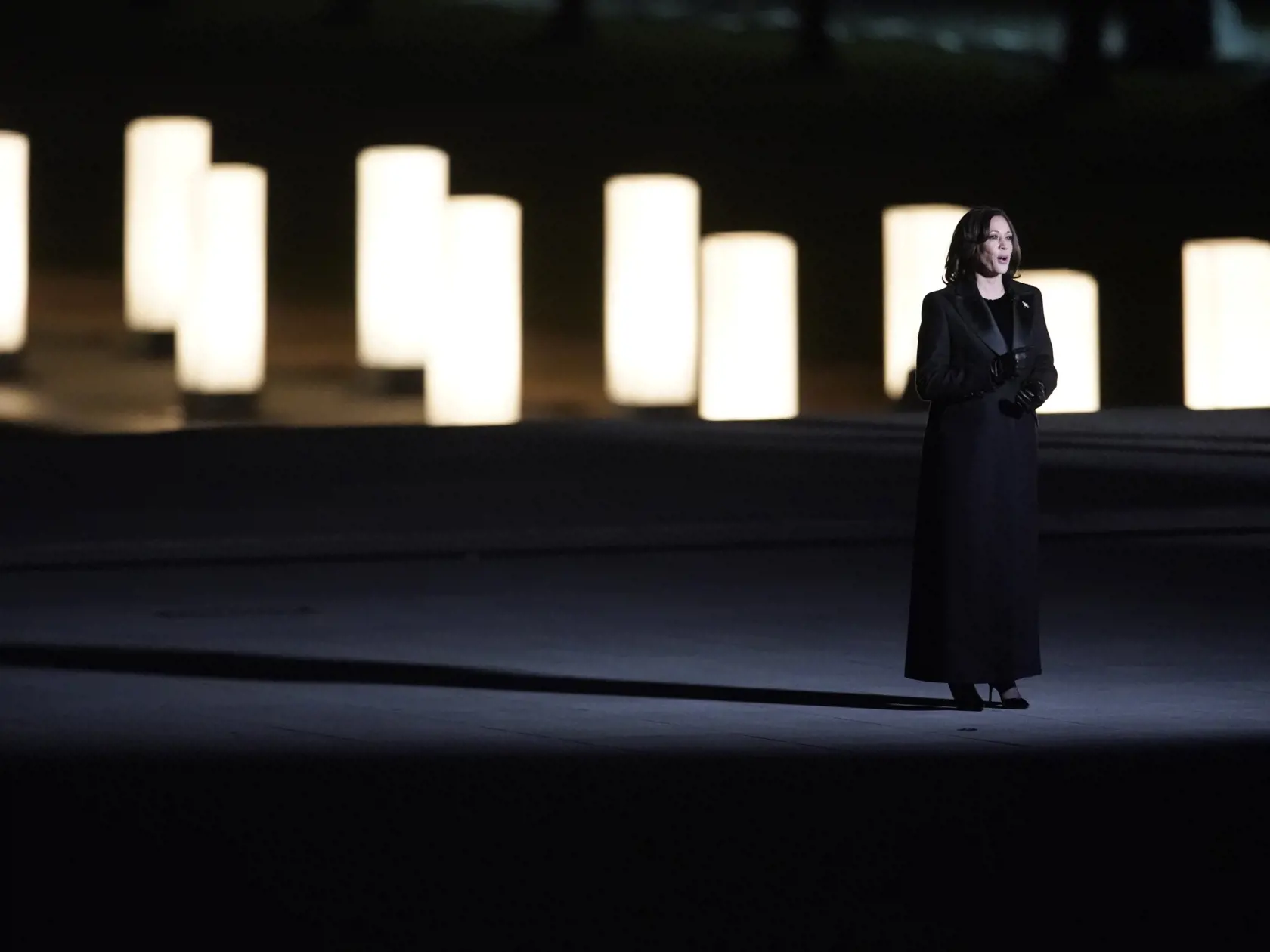 KK15 Washington - Nová americká viceprezidentka Kamala Harrisová hovorí v rámci špeciálneho televízneho programu Celebrating America (Oslava Ameriky) 20. januára 2021 vo Washingone. FOTO TASR/AP
Vice President Kamala Harris addresses the nation at the Celebrating America concert at the Lincoln Memorial in Washington, Wednesday, Jan. 20, 2021, after his inauguration.. (Joshua Roberts/Pool photo via AP)