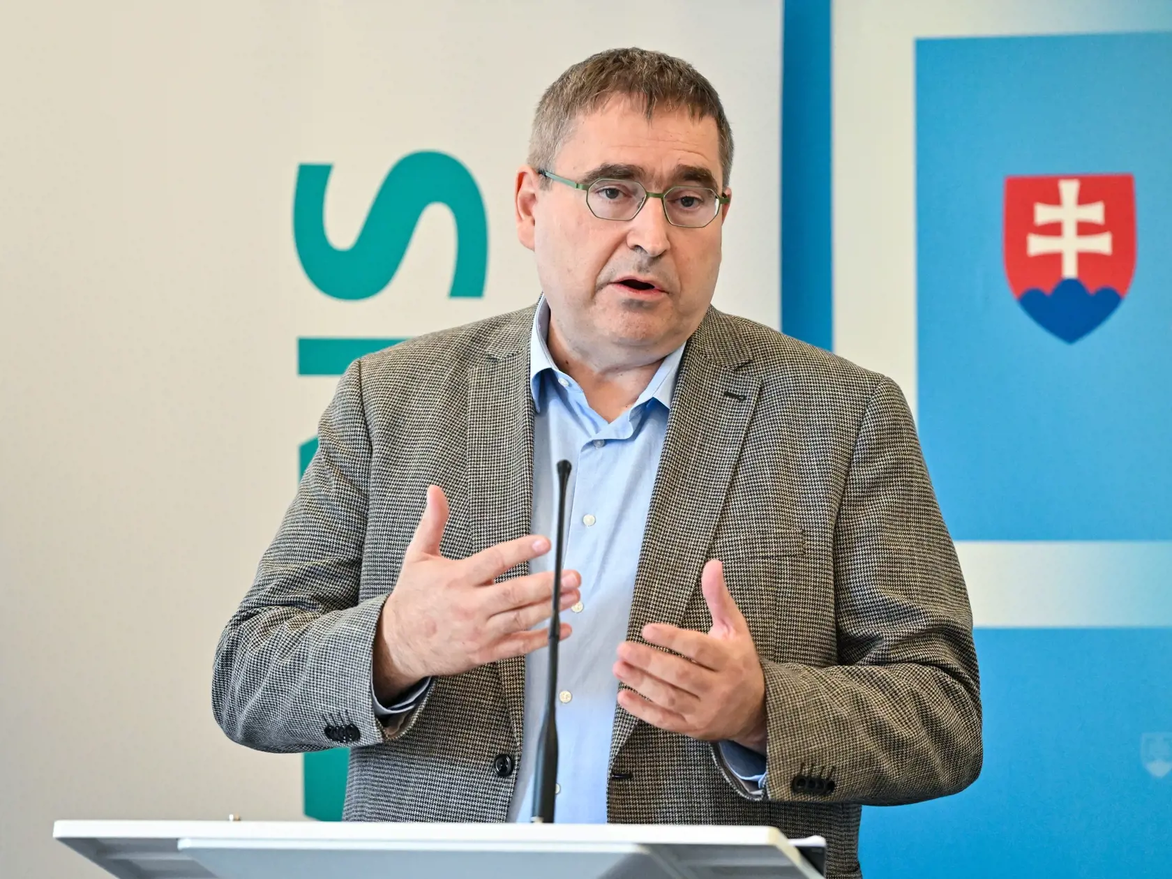 11. augusta 2023: Minister školstva, vedy, výskumu a športu SR Daniel Bútora počas tlačovej konferencie k podpisu memoranda o spolupráci na edukačnom programe STE(A)M pre základné, stredné a odborné školy v Bratislave. 