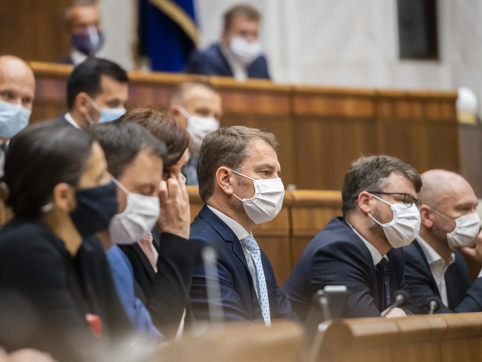 Na snímke zľava ministerka spravodlivosti SR Mária Kolíková (Za ľudí), minister financií SR Eduard Heger (OĽaNO), podpredsedníčka vlády pre investície a informatizáciu SR Veronika Remišová (Za ľudí), predseda vlády SR Igor Matovič (OĽaNO), podpredseda vlády pre legislatívu a strategické plánovanie Štefan Holý (Sme rodina) a minister hospodárstva SR a prvý podpredseda vlády pre ekonomiku SR Richard Sulík (SaS) počas 8. schôdze Národnej rady SR, na ktorej prezidentka SR Zuzana Čaputová vystúpila s