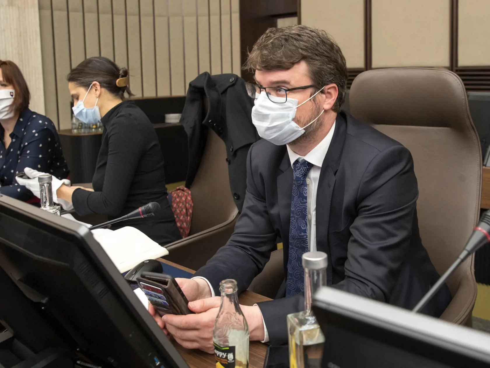 Spojené rokovanie vlády a krízového štábu v prípade pandémie Koronavírusu na Slovensku. Na snímke je podpredseda vlády pre legislatívu a strategické plánovanie Štefan Holý.