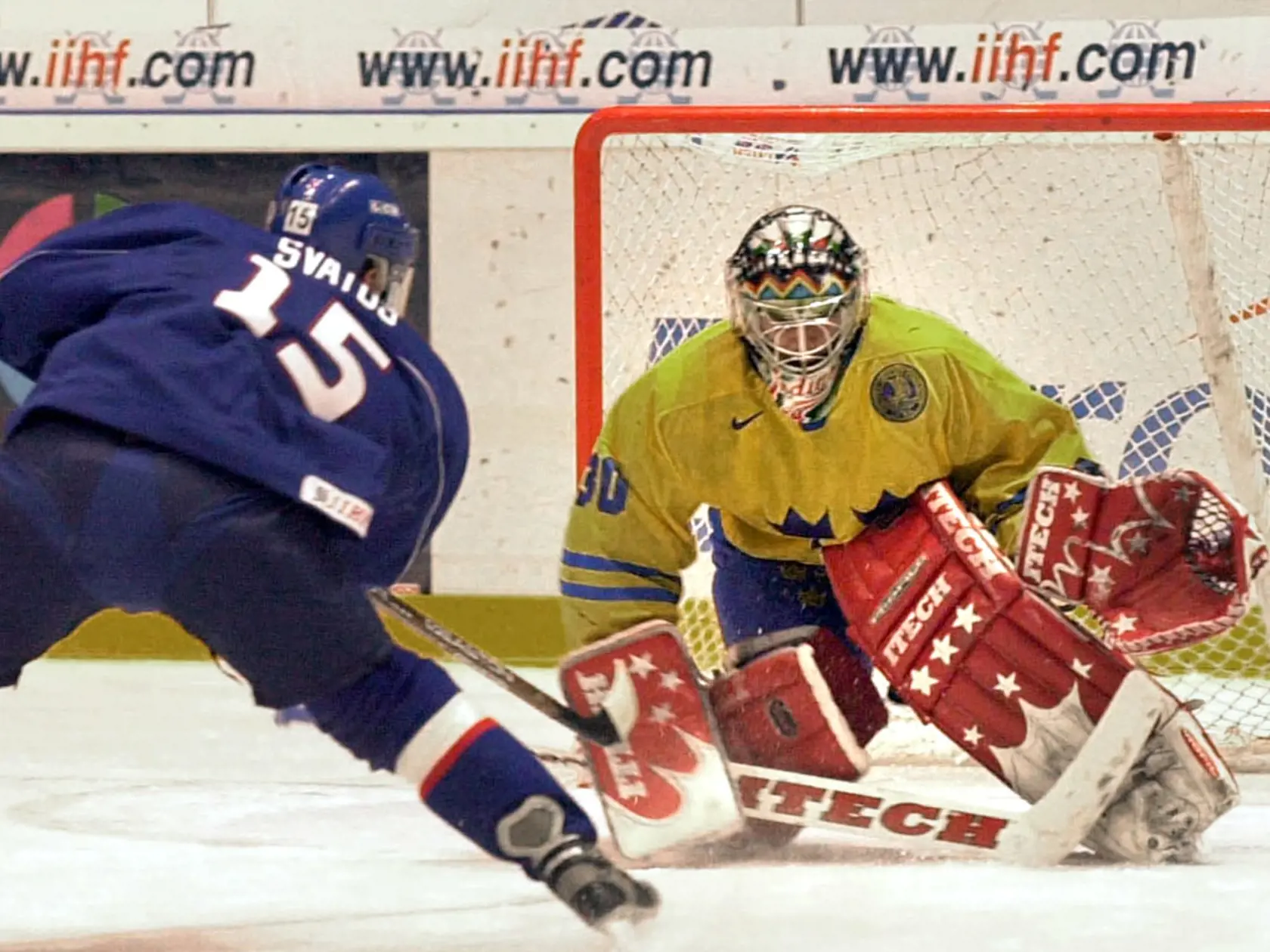 Marek Svatoš v drese juniorskej reprezentácie proti Švédsku v roku 2002.