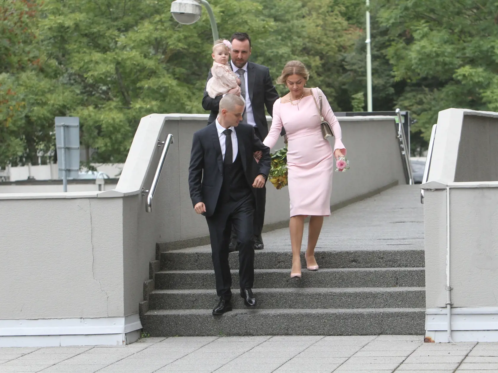 Monika Beňová rok po pôrode ohúrila na synovej svadbe skvelou postavou.