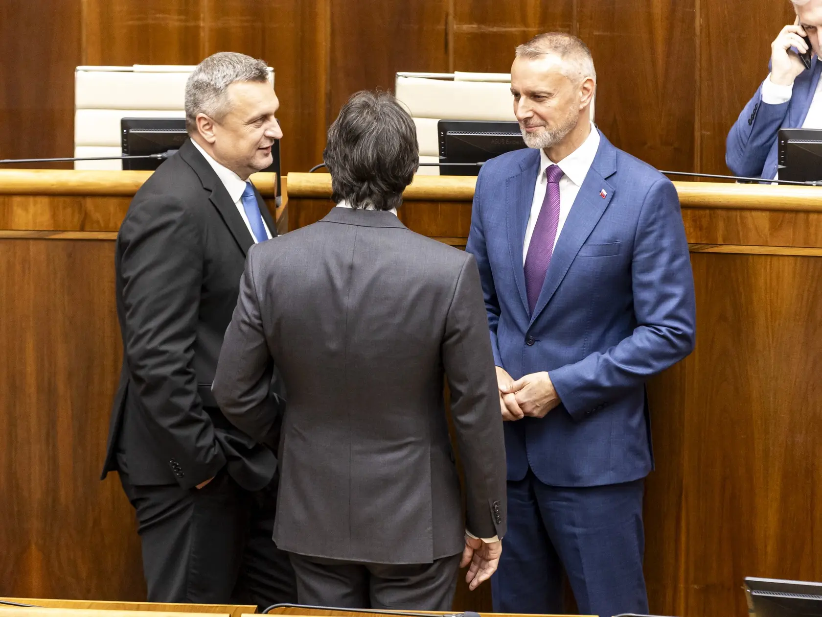 Tajná voľba Richarda Rašiho (Hlas) za predsedu NR SR. Na snímke je Richard Raši, Andrej Danko a Robert Kaliňák. 
 