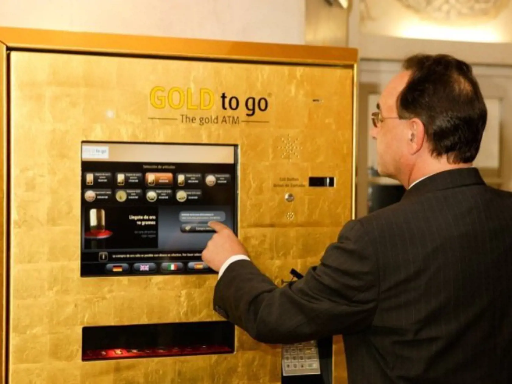 Automat na zlato: Obyčajný bankomat už šejkom proste nestačí. Zlato je istota!