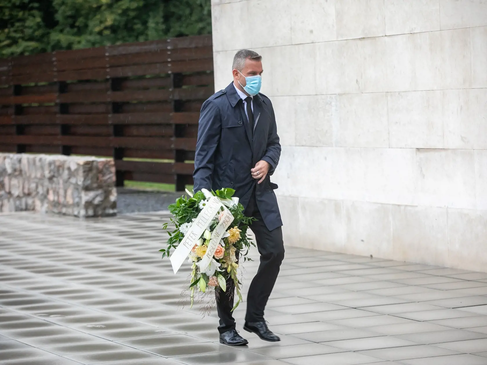 V bratislavskom krematóriu sa konala posledná rozlúčka s bývalým politikom Ivanom Vargom. Na fotke je Peter Pellegrini.