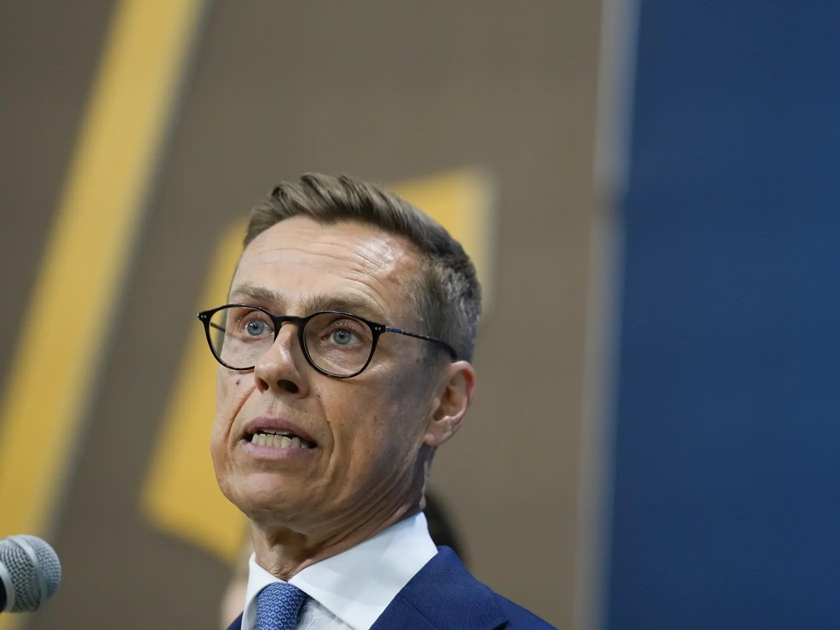 Fínsky prezident Alexander Stubb hovorí na summite NATO vo Washingtone v stredu 10. júla 2024. V utorok sa v Spojených štátoch začal trojdňový summit Aliancie, na ktorom si Aliancia pripomína 75. výročie svojho založenia. Jeho mottom je "Ukrajina a transatlantická bezpečnosť".