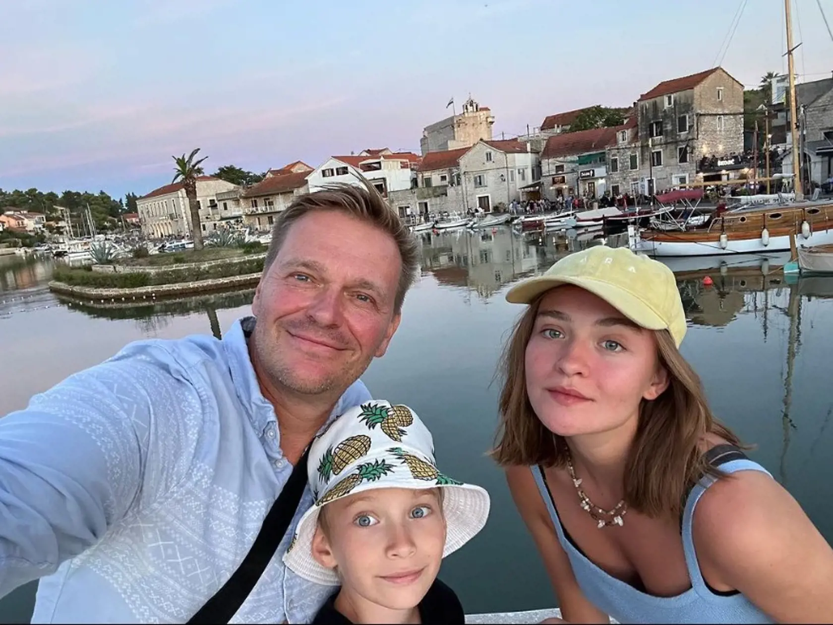 Martin so svojimi deťmi. Najstarší syn Adam na fotke chýba.