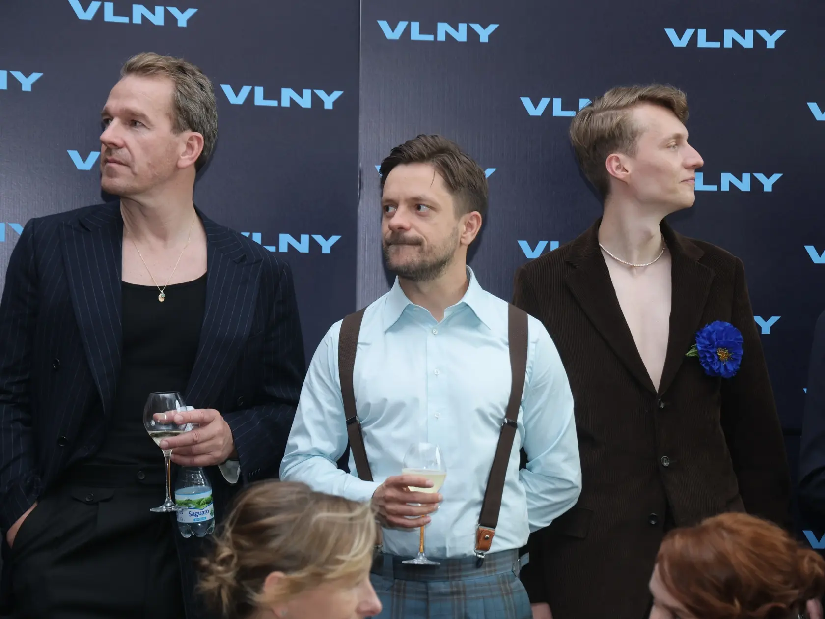 Film Vlna tvorcovia prvýkrát predstavili na festivale v Karlovych Varoch. Režisérom je Jiří Mádl.