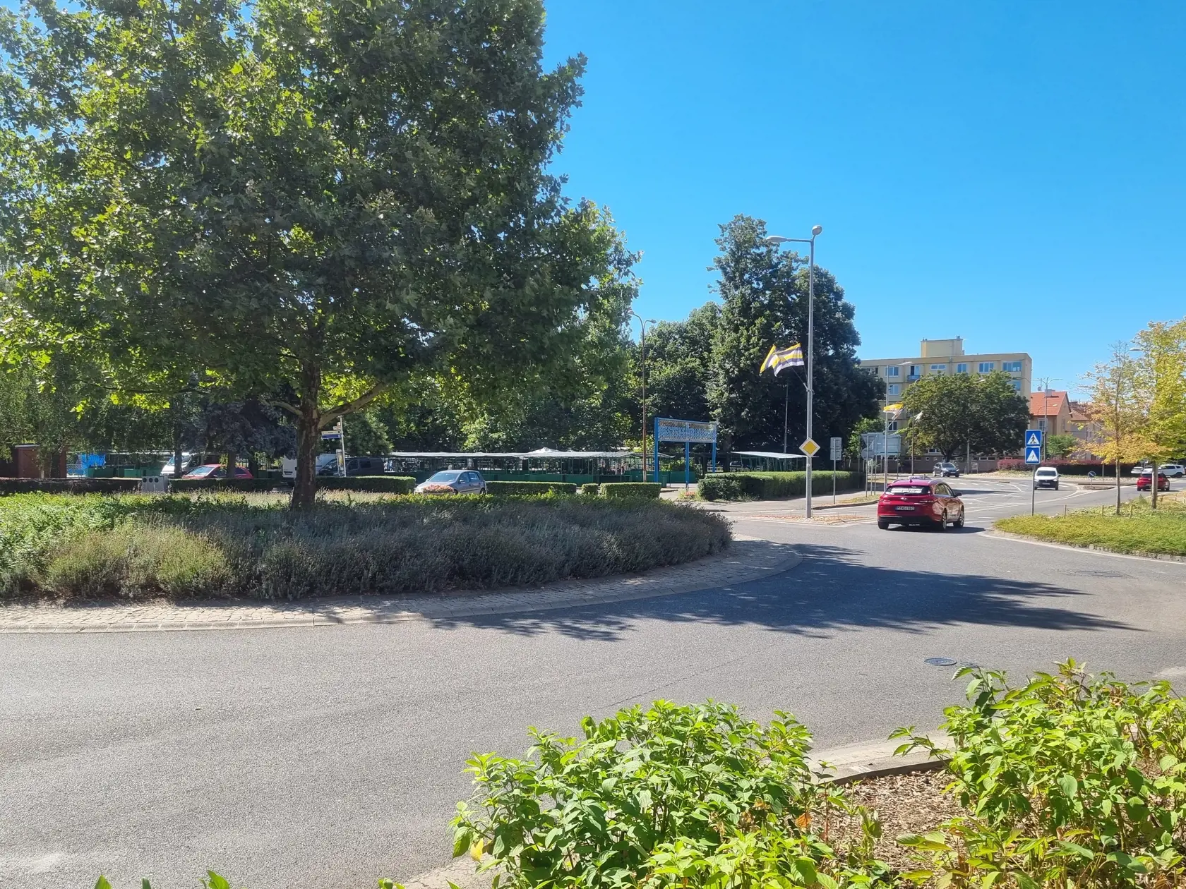 Incident sa stal pri jednom z piešťanských kruhových objazdov.