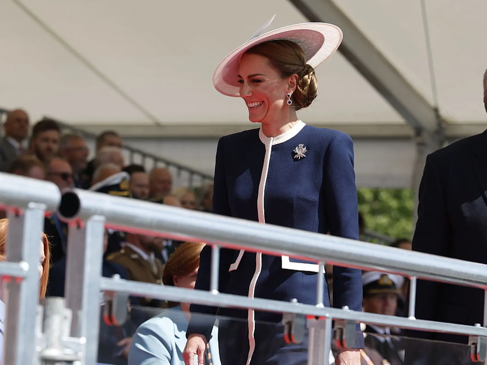 Princezná Kate zaujala v námorníckej modrej.