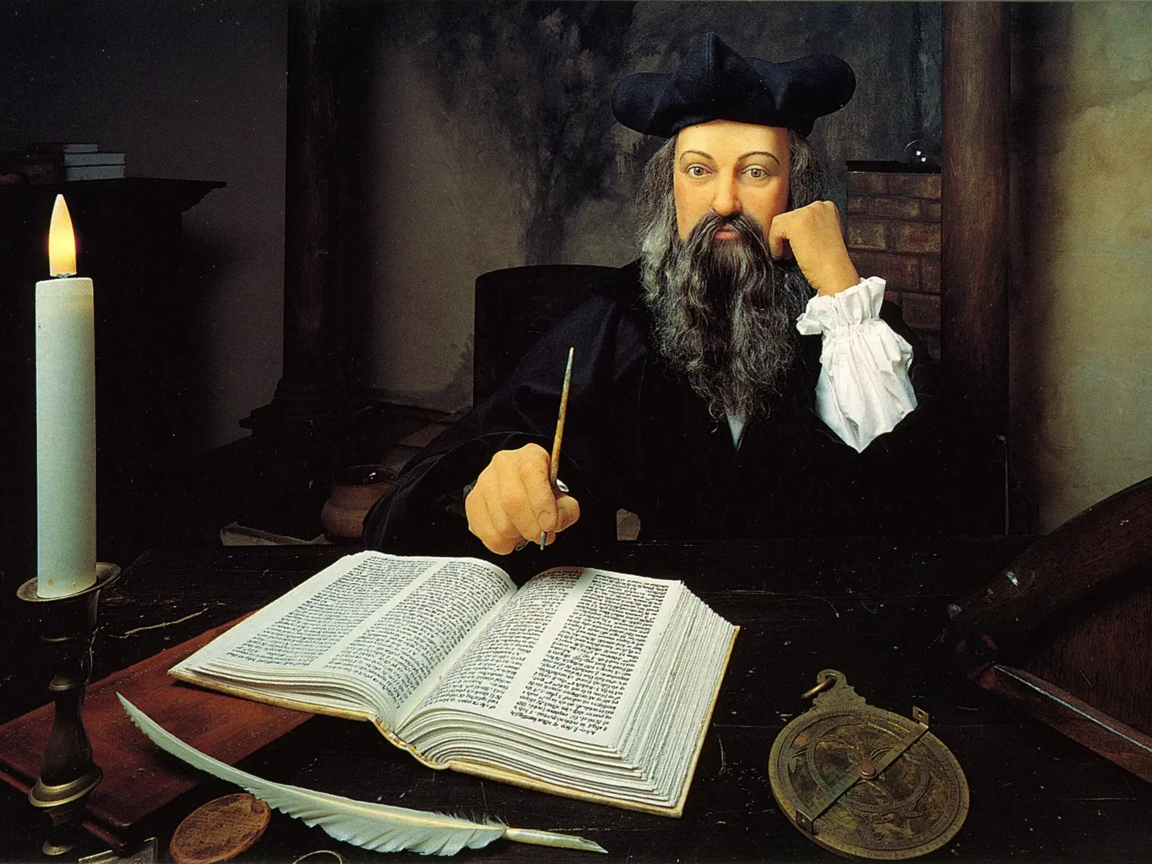 Traduje sa, že Nostradamus úspešne vyveštil napríklad druhú svetovú vojnu 383 rokov predtým, než sa skutočne začala.