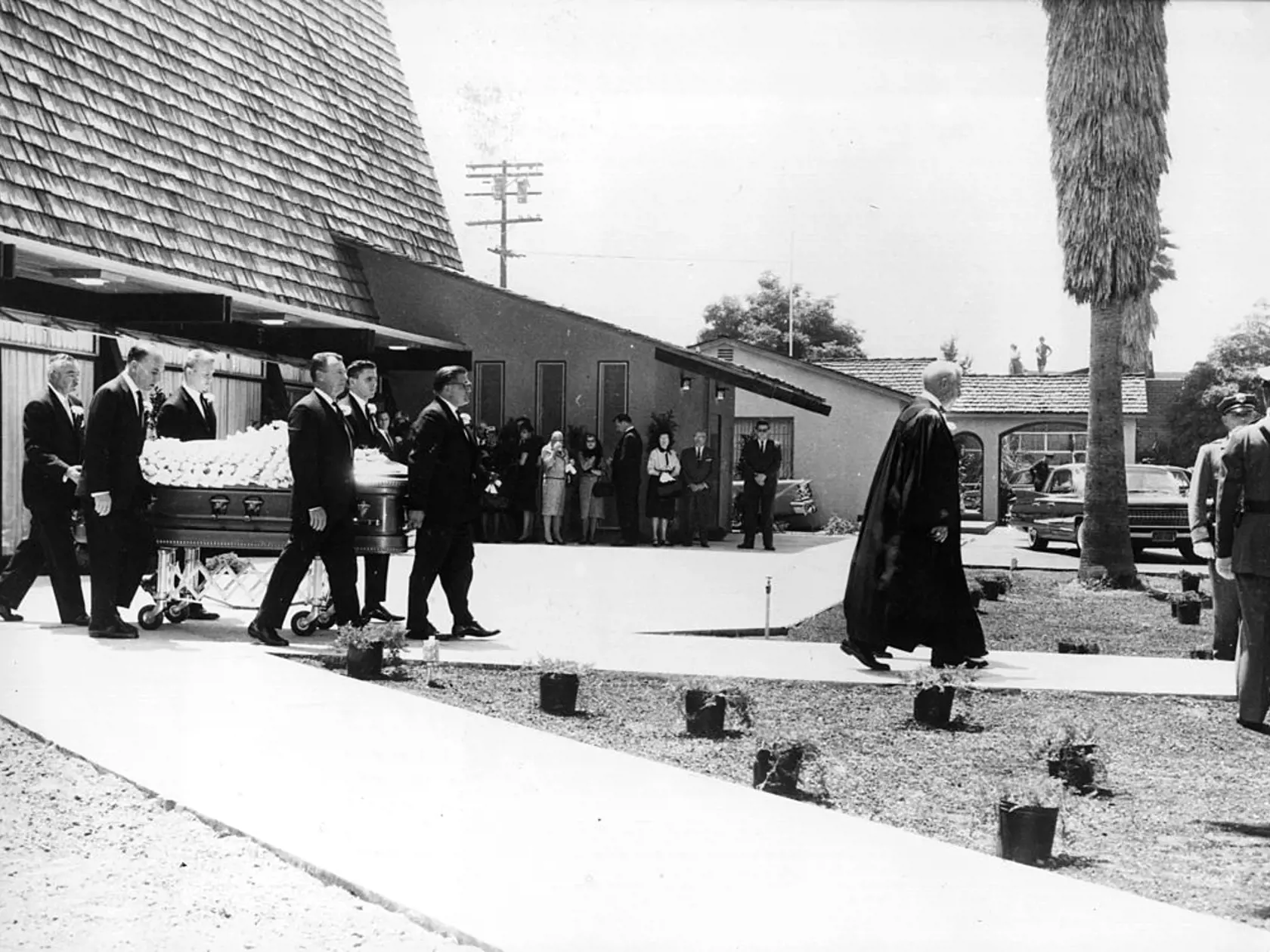 Pohreb Marilyn Monroe sa konal 14. augusta 1962.Zosnul herečka vraj naň peniaze nemala.