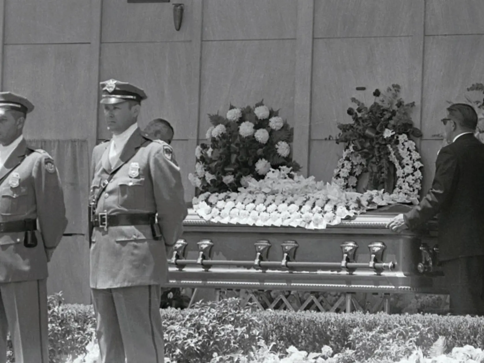 Pohreb Marilyn Monroe sa konal 14. augusta 1962.Zosnul herečka vraj naň peniaze nemala.