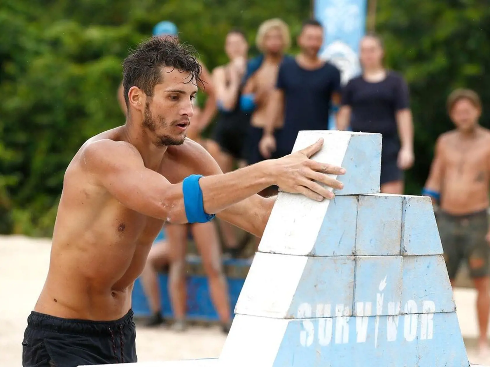 Skúška zručnosti a sily v Survivor.