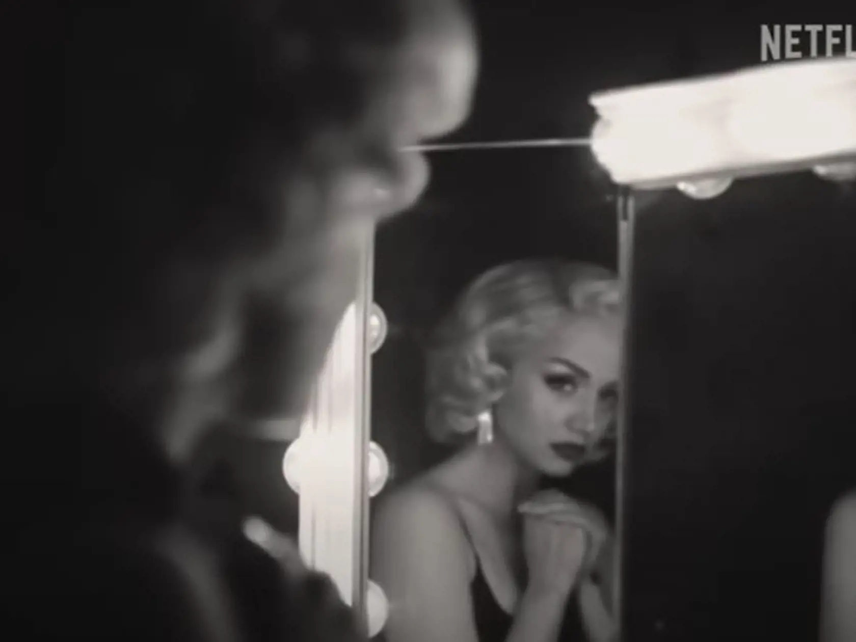 Prvý pohľad na herečku Anu de Armas, ktorá stvárnila hollywoodsku ikonu Marilyn Monroe v novom životopisnom filme Blonde od Netflixu.