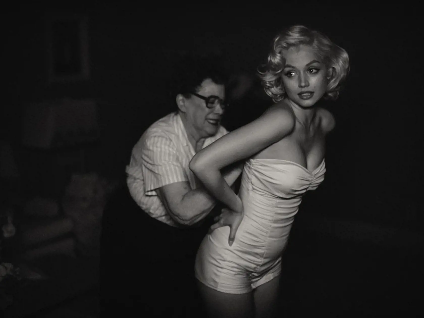 Prvý pohľad na herečku Anu de Armas, ktorá stvárnila hollywoodsku ikonu Marilyn Monroe v novom životopisnom filme Blonde od Netflixu.