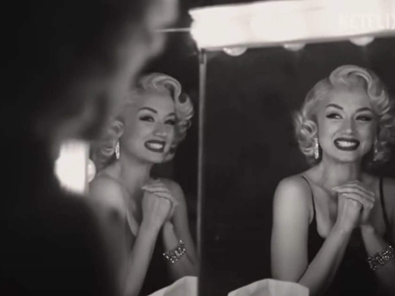 Prvý pohľad na herečku Anu de Armas, ktorá stvárnila hollywoodsku ikonu Marilyn Monroe v novom životopisnom filme Blonde od Netflixu.