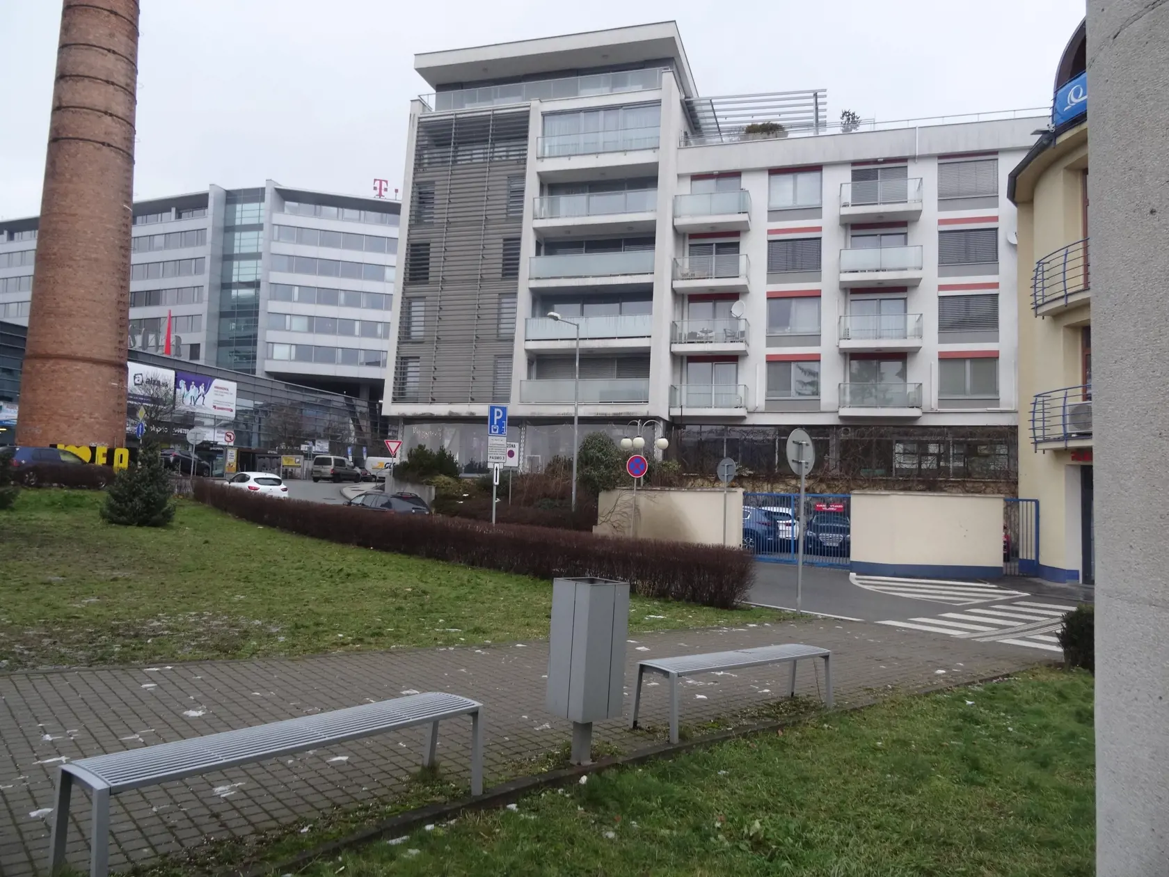 Byt Varholíkovej sa nachádza v tomto komplexe.
