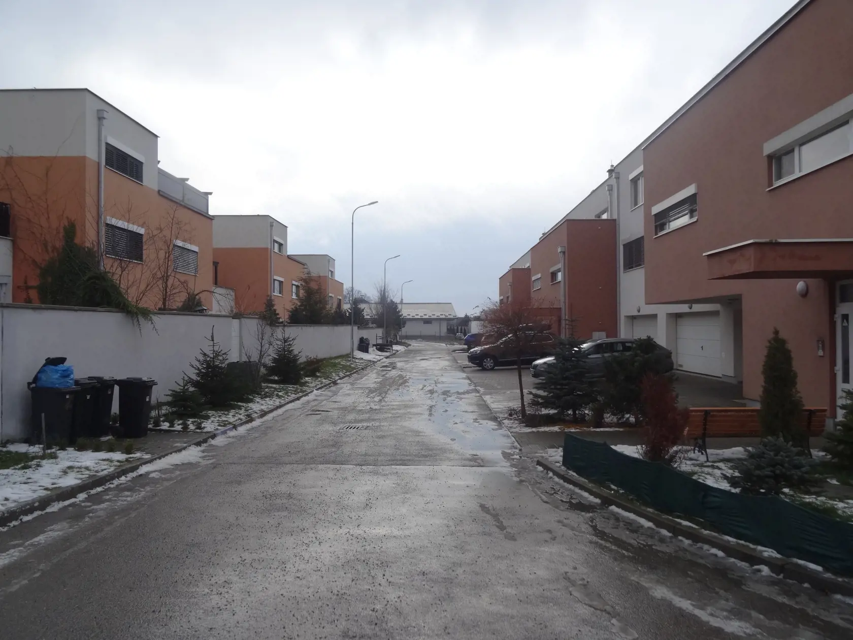 Ulica s radovkou v Malej Ide.