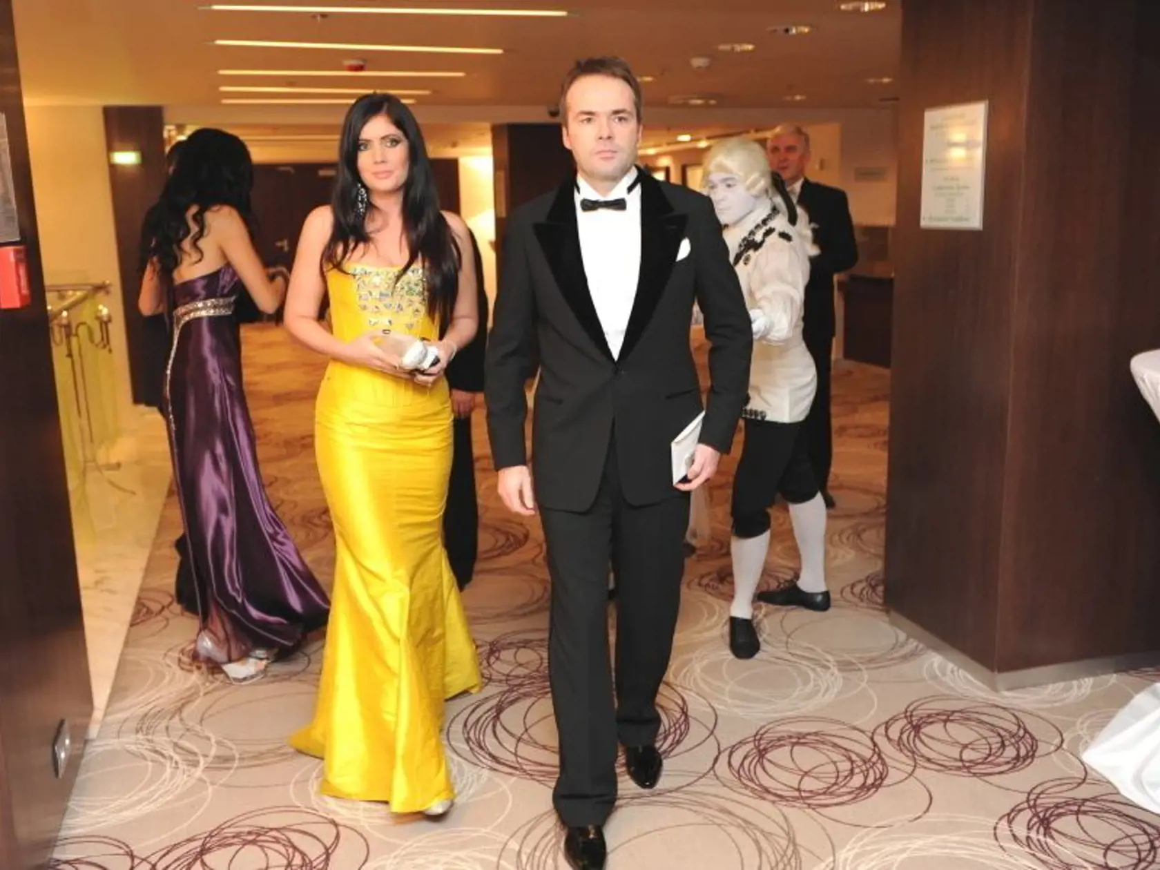 Hostitelia reprezentačného plesu The Hilton Family Eva a Július Rezešovci, ktorí patrili v minulosti ku košickej smotánke, dnes už to neplatí.