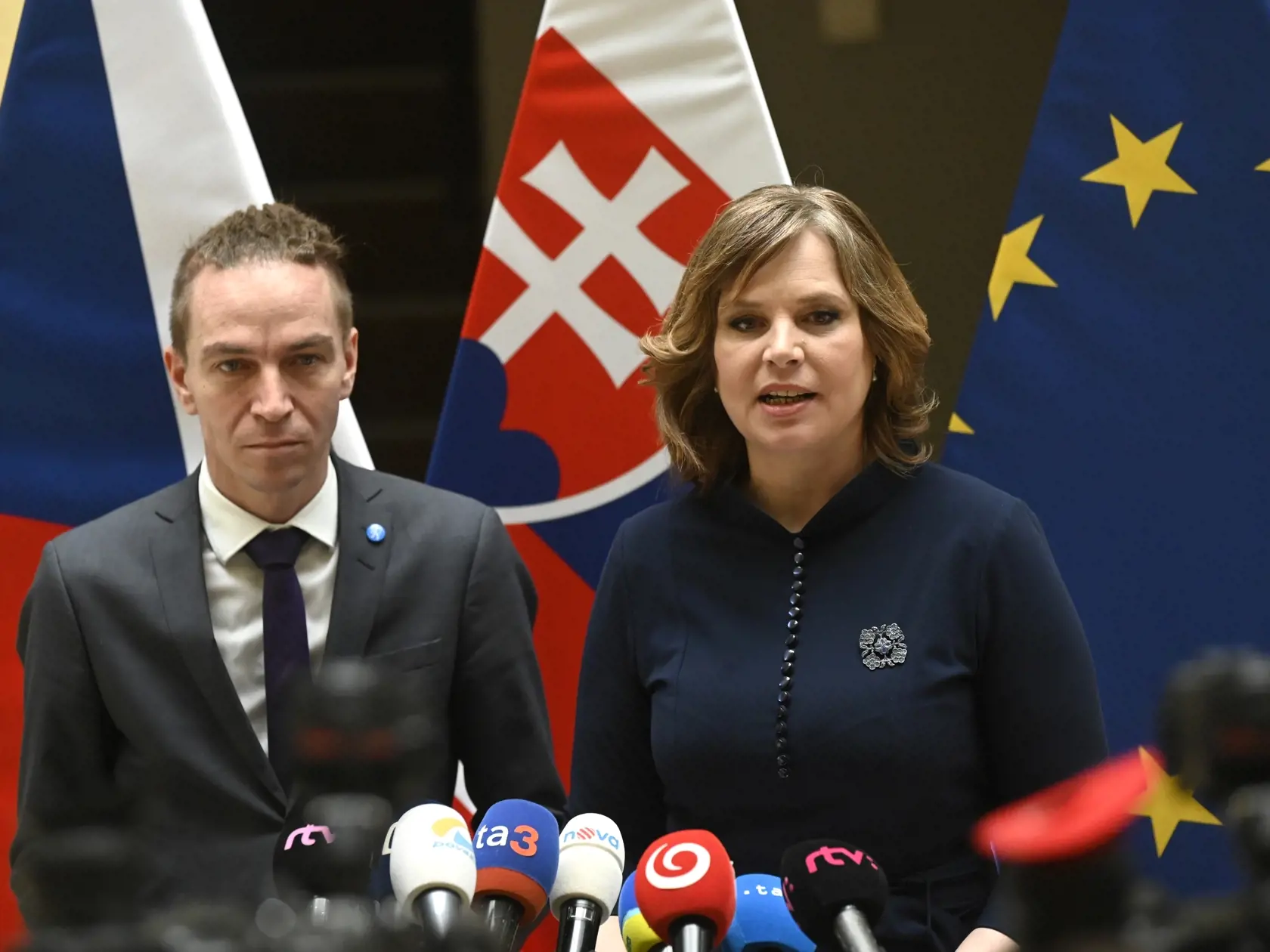 „Operačný program, ktorý patril pod MIRRI, určite bude vyčerpaný do posledného eura, pretože máme zazmluvnených až 120 % prostriedkov a teraz je na prijímateľoch, aby dokončili projekty, ku ktorým sa zmluvne zaviazali,“ reagovala pre náš denník Veronika Remišová.