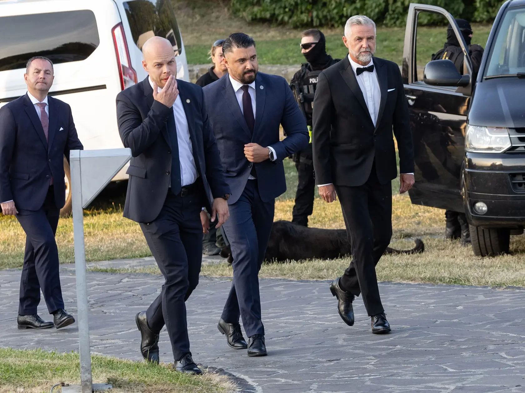 Na sviatok svätého Cyrila a Metoda sa na hrade Devín v Bratislave konali tradičné cyrilo-metodské oslavy. Pre návštevníkov bol počas celého dňa pripravený kultúrno-spoločenský program a viacero atrakcií. Večerný program bol vyhradený pre predstaviteľov štátu a pozvaných hostí. Na snímke je Pavol Gašpar a Tibor Gašpar.