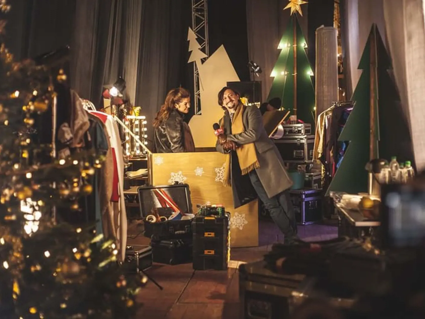 Lukáš a Celeste počas nakrúcania Vianočnej reklamy.