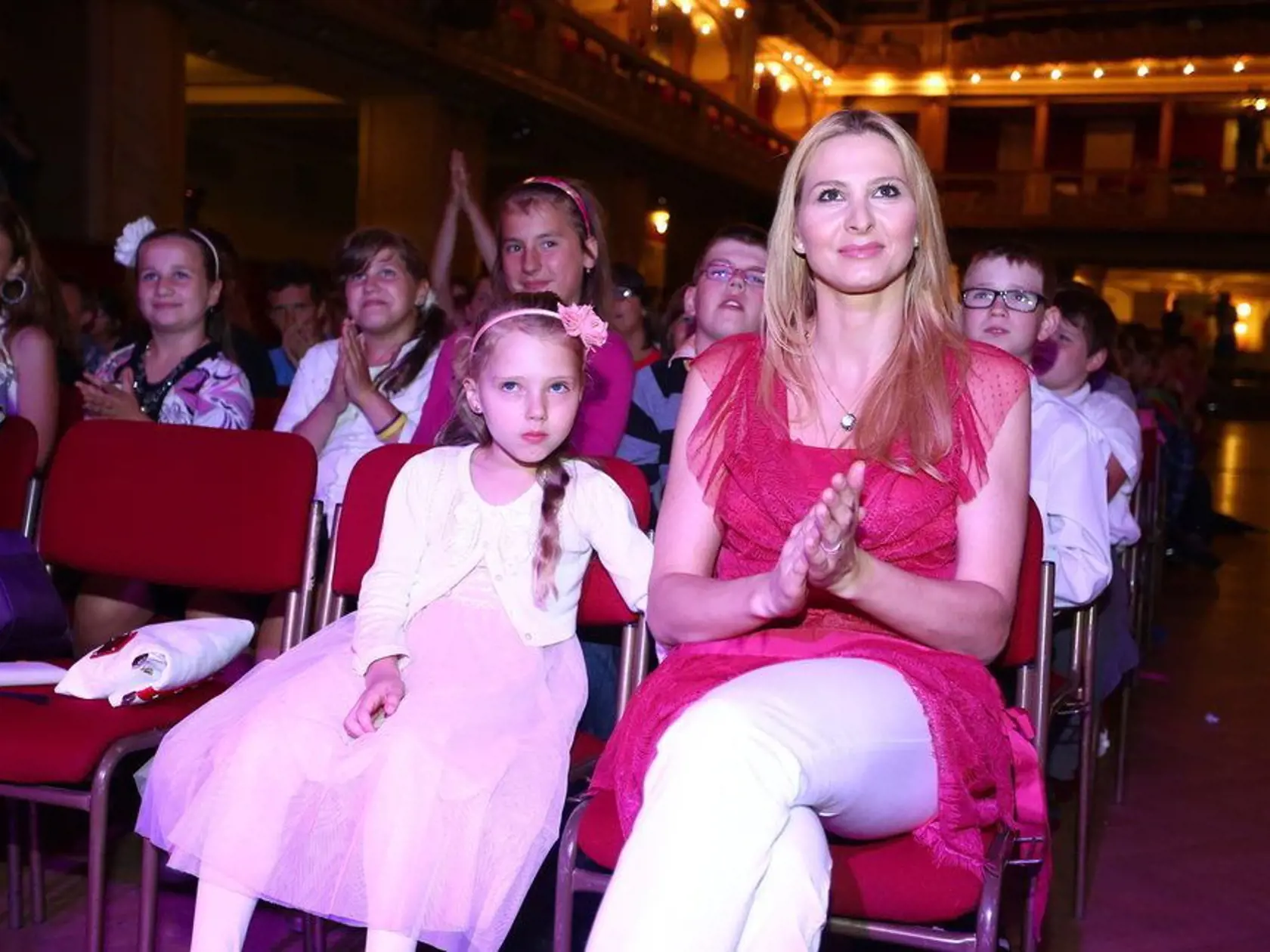 Ivana Gottová si koncert s mladšou Nellou skvele užívala.