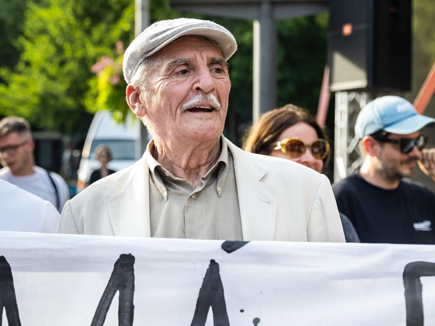 Martin Huba na proteste proti krokom ministerstva kultúry v Bratislave.