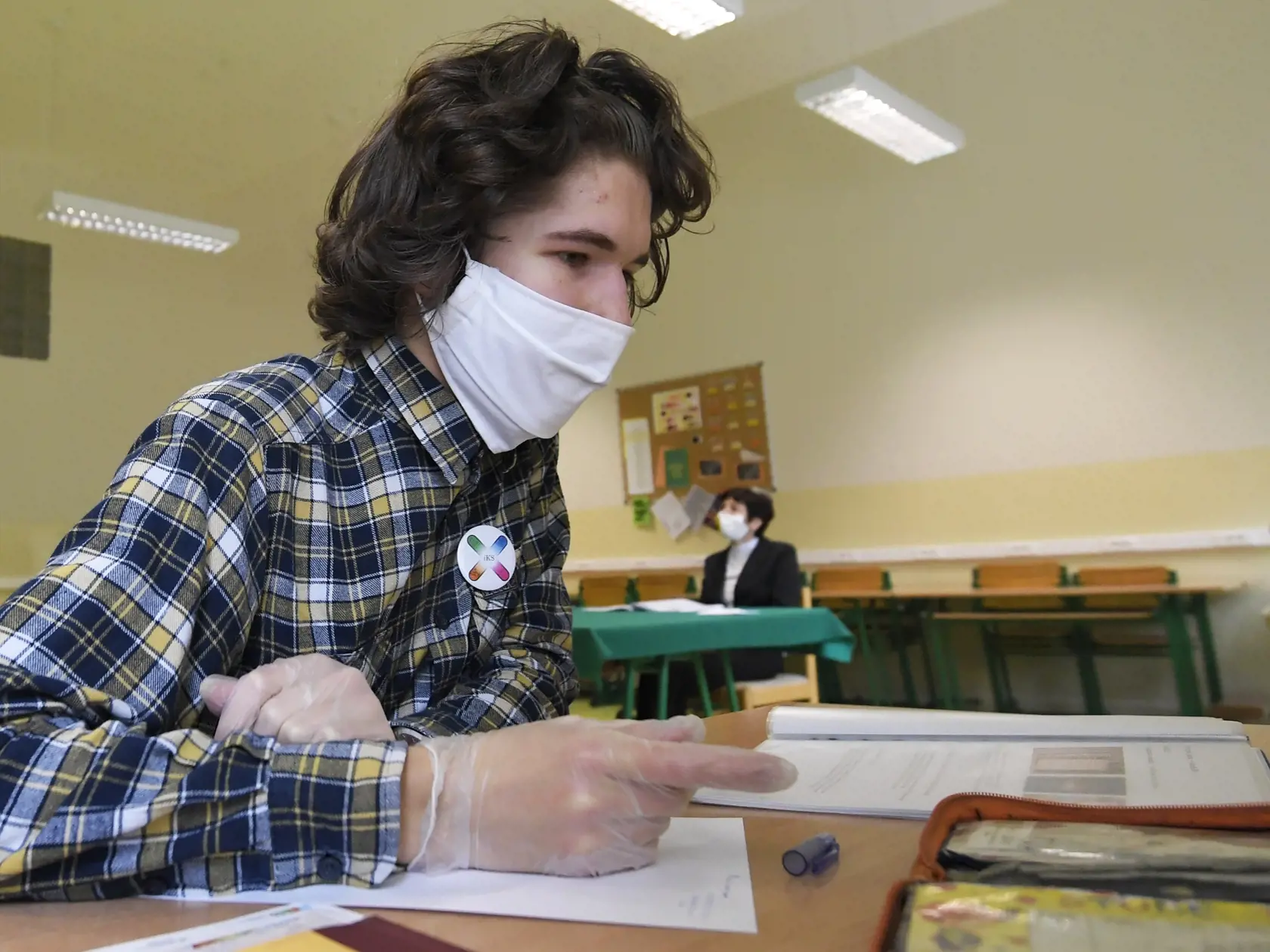 Minulý rok boli maturity kvôli pandémii koronavírusu zrušené, tento rok sa má konať iba písomná časť. Stredoškoláci sú však nespokojní.