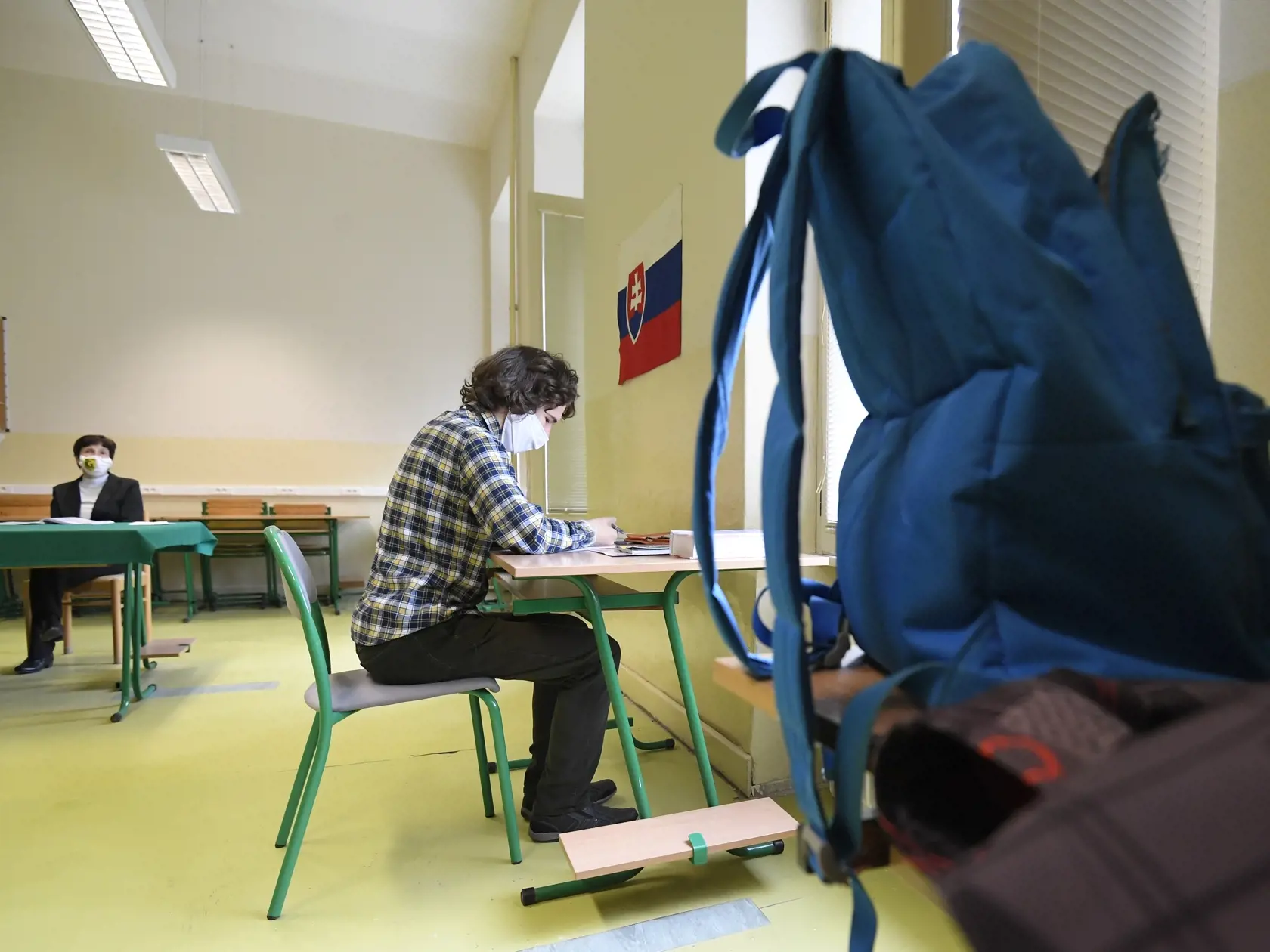 Minulý rok boli maturity kvôli pandémii koronavírusu zrušené, tento rok sa má konať iba písomná časť. Stredoškoláci sú však nespokojní.