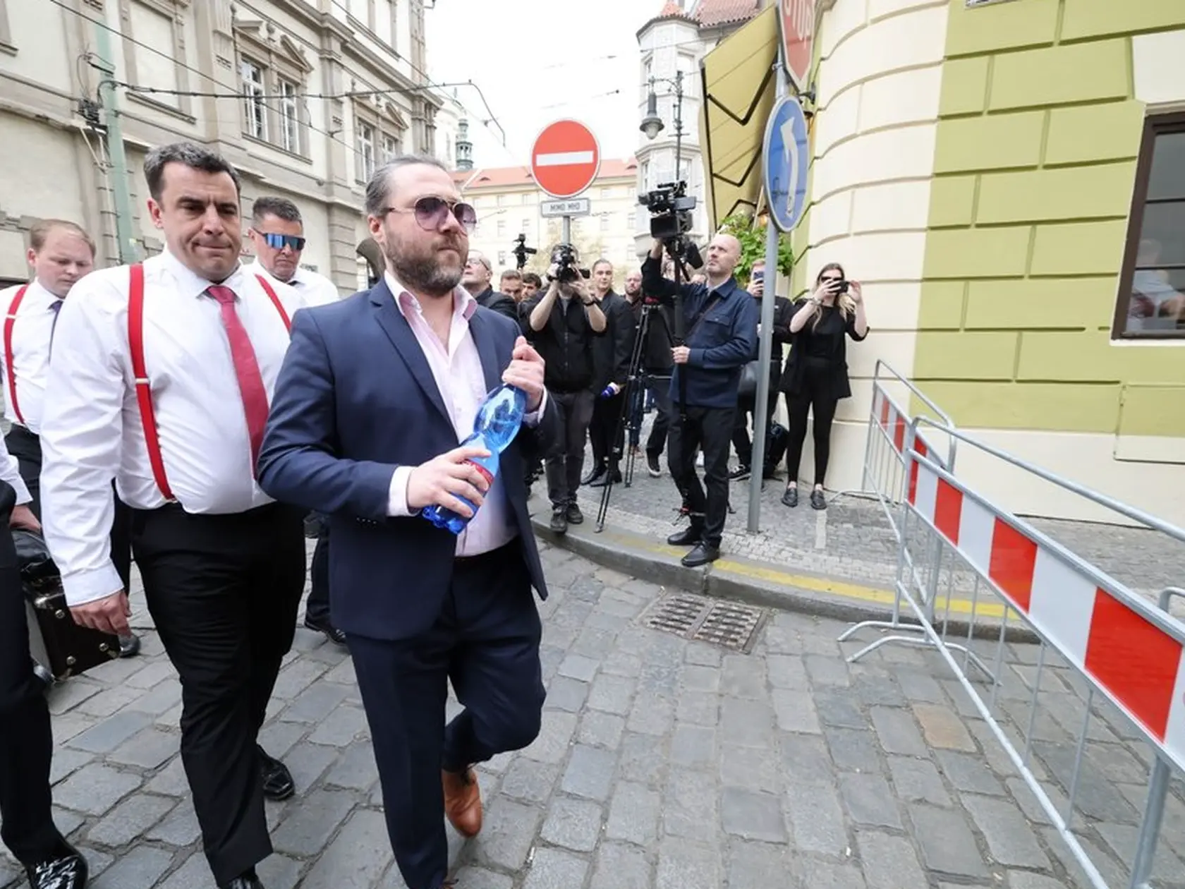 15. apríl 2025, Praha: Posledná rozlúčka s Aničkou Slováčkovou (†29). Na snímke jej brat Felix Slováček (v saku).