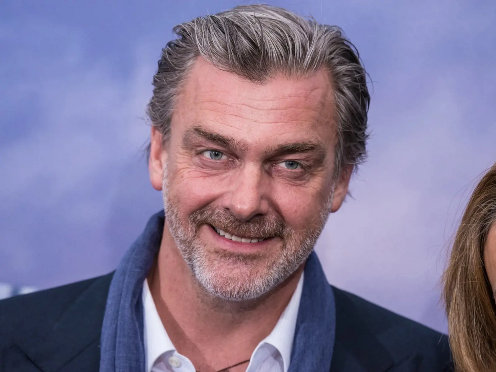 Vo veku 58 rokov zomrel obľúbený herec Ray Stevenson.
