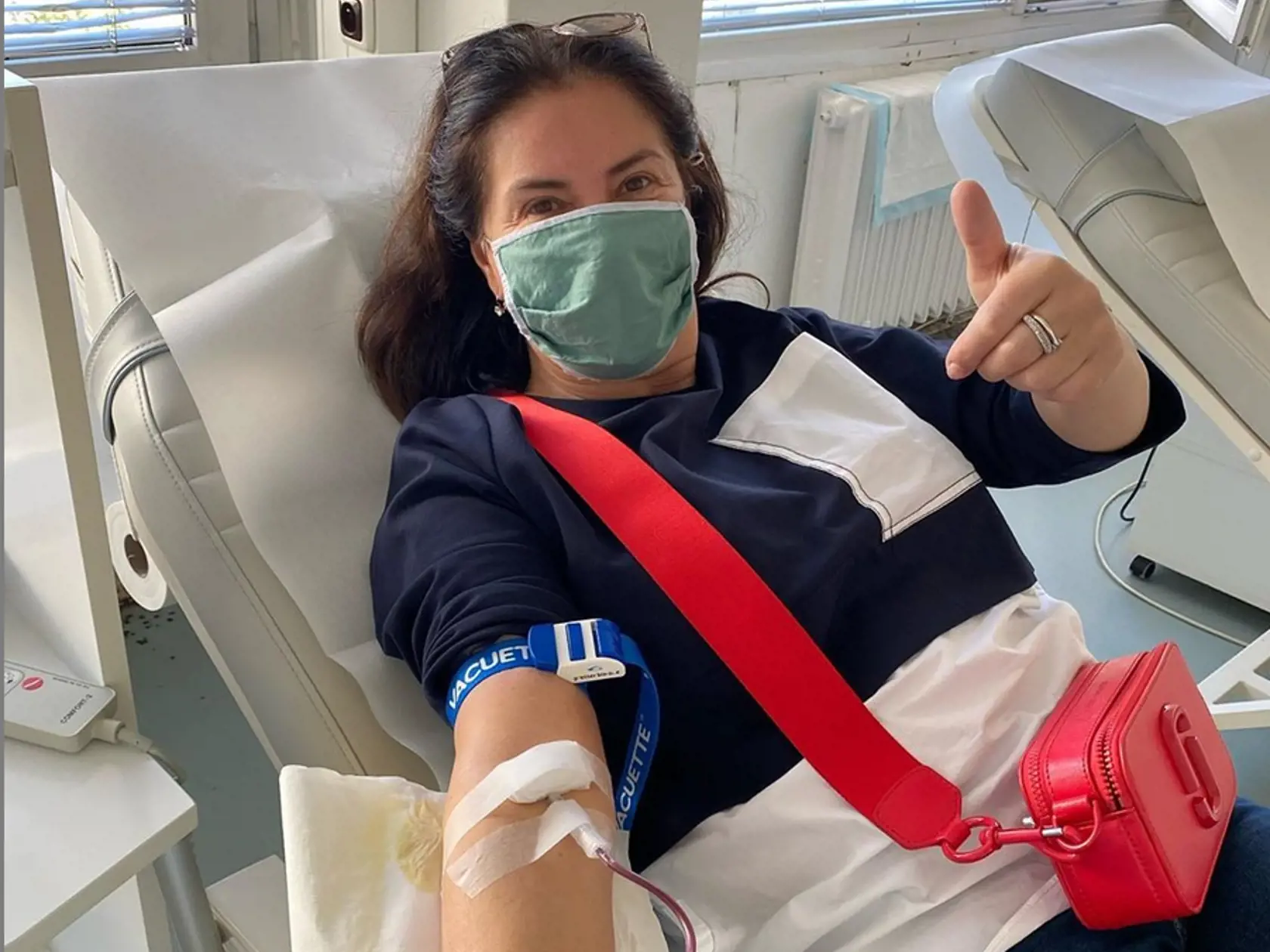 Ivetka bola darovať krv : ,,Pekný deň Vám všetkým, dnes ráno som bola darovať krv na Kramároch, je tam super tím, Ďakujem za prístup a podporu 💪 verím, že niekomu pomôžem🙏, #pomoc #darovaniekrvi držte sa v týchto dňoch, prajem hlavne pokoj ...❤️🙏"