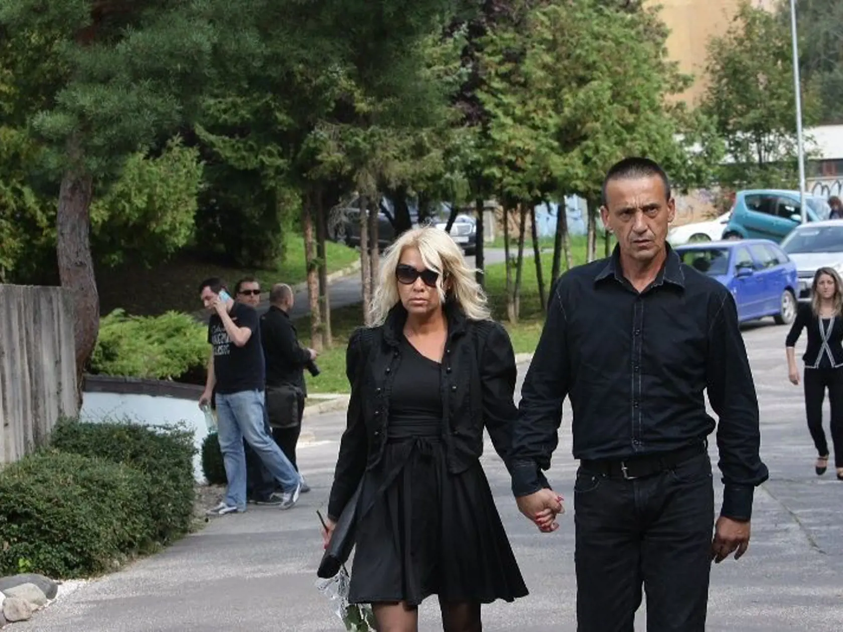Na poslednú rozlúčku prišiel aj Palo Drapák s manželkou.
