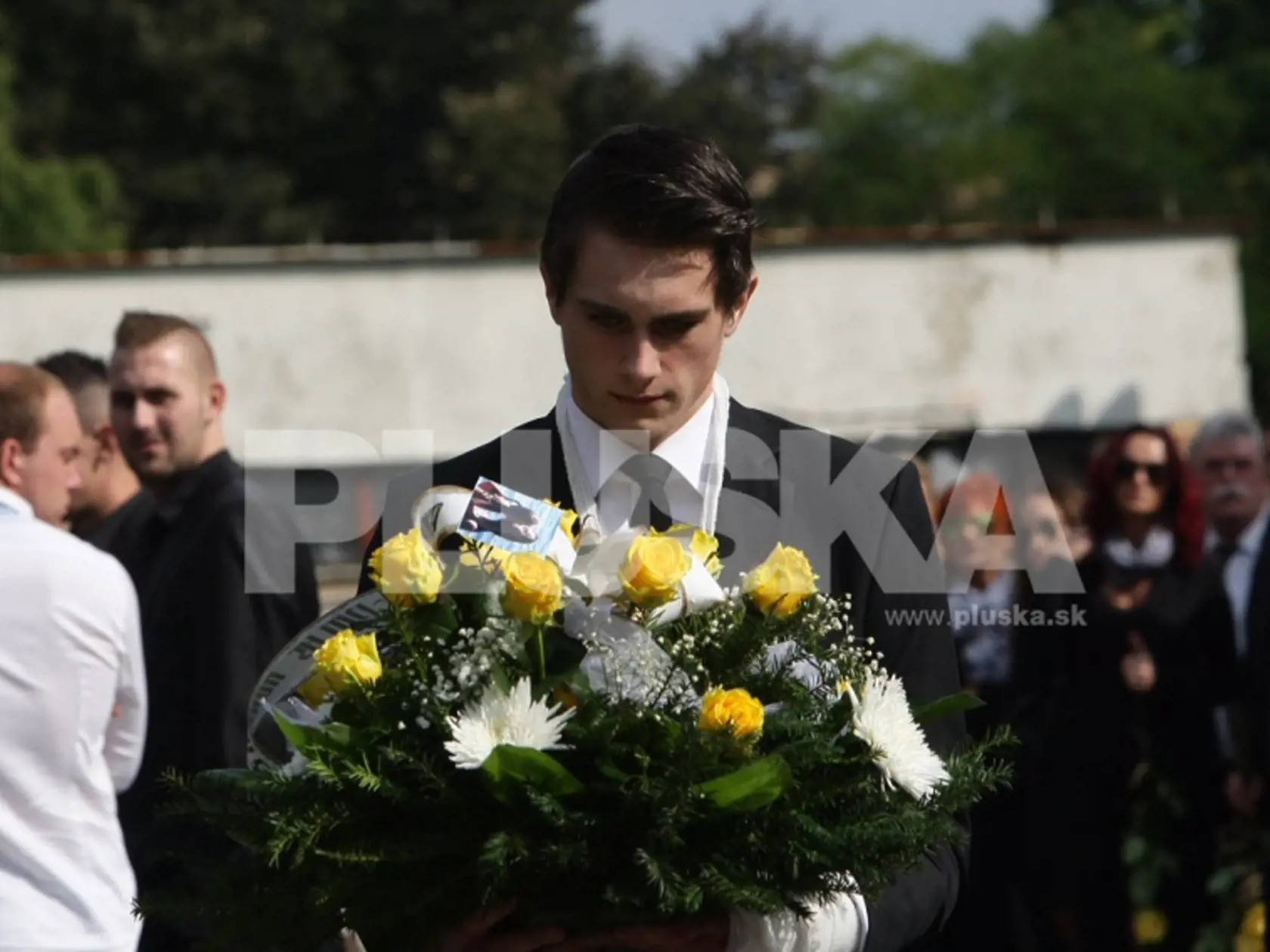 Rozlúčiť s otcom sa prišiel aj Mirov syn Michal, ktorý je tiež hokejistom.