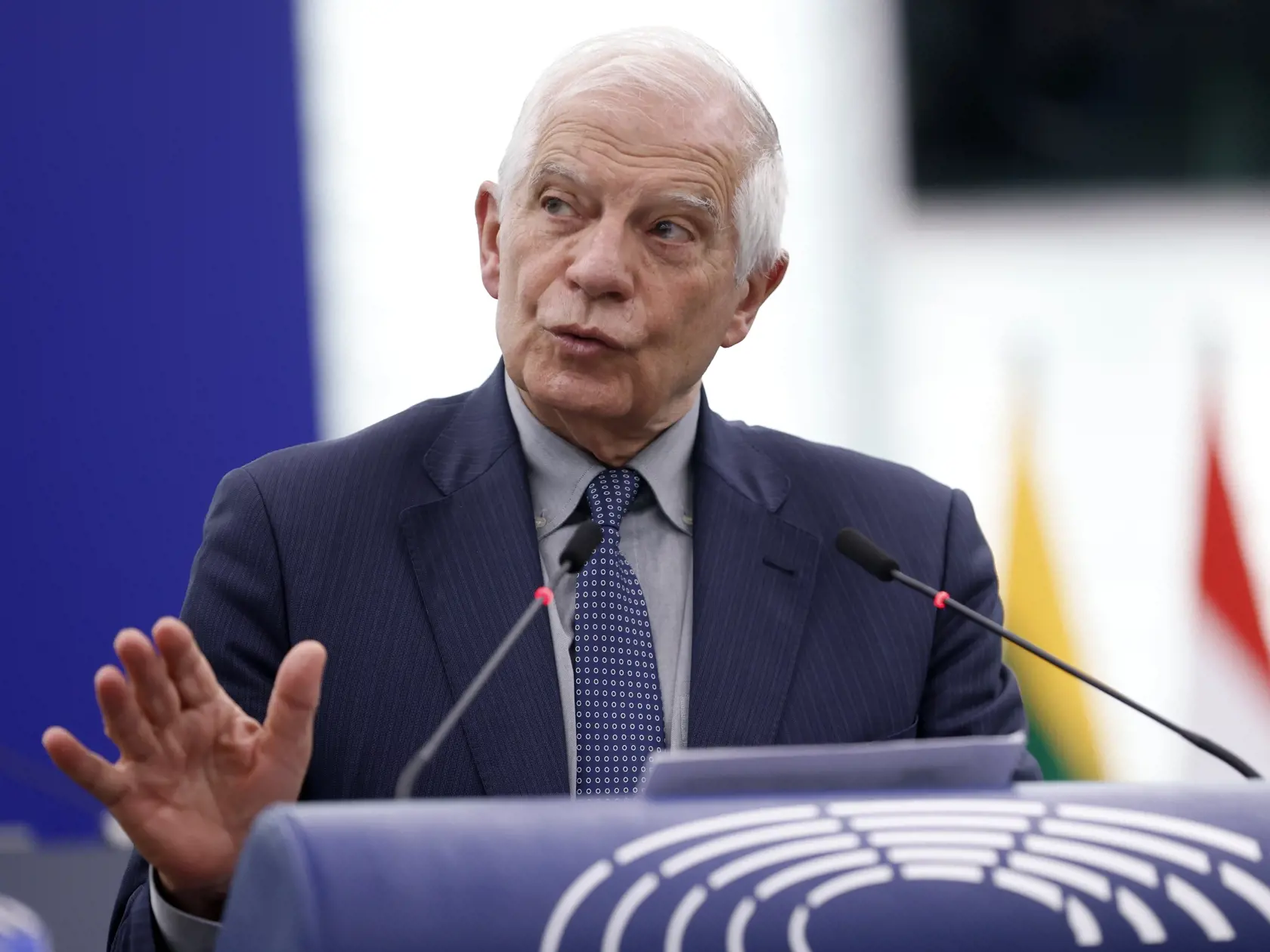 Šéf diplomacie EÚ Josep Borrell  rozpráva počas prejavu na plenárnom zasadnutí Európskeho parlamentu (EP) v Štrasburgu 24. októbra 2024, kde europoslanci budú diskutovať o iránskych útokoch na Izrael.