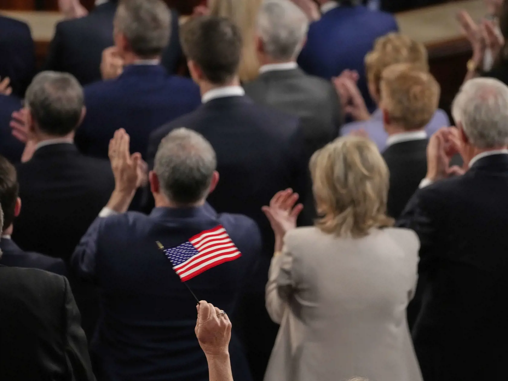 WA 12 Washington - Zákonodarcovia Republikánskej strany stoja a tlieskajú počas príhovoru amerického prezidenta Donalda Trumpa na pôde amerického Kongresu vo Washingtone v utorok 4. marca 2025. FOTO TASR/AP  

Republicans stand as President Donald Trump addresses a joint session of Congress in the House chamber at the U.S. Capitol in Washington, Tuesday, March 4, 2025. (AP Photo/Julia Demaree Nikhinson)