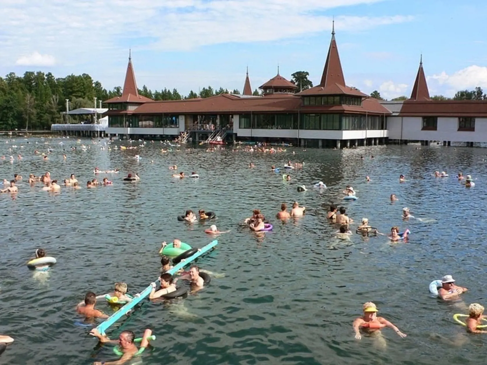 Termálne jazero Hévíz je najväčším v Európe a 2. najväčším na svete.
